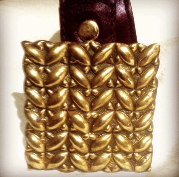 cinturon en cuero con hebilla en bronce
